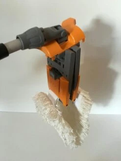 CleanSV® Verchromter Putzwagen Mit Profi Mopresse, 2 Gitterkörben, 1 Ablage Und 2 Plastikeimer -Einrichtungsgeschäft 1ce28383 e1ab 49ed 8452 55bc4bf4e7d0